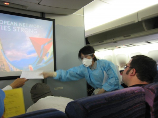 flu-mask-on-plane2